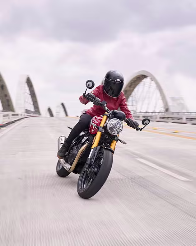 2025 Triumph Speed 400 being driven In New Orleans, LA
